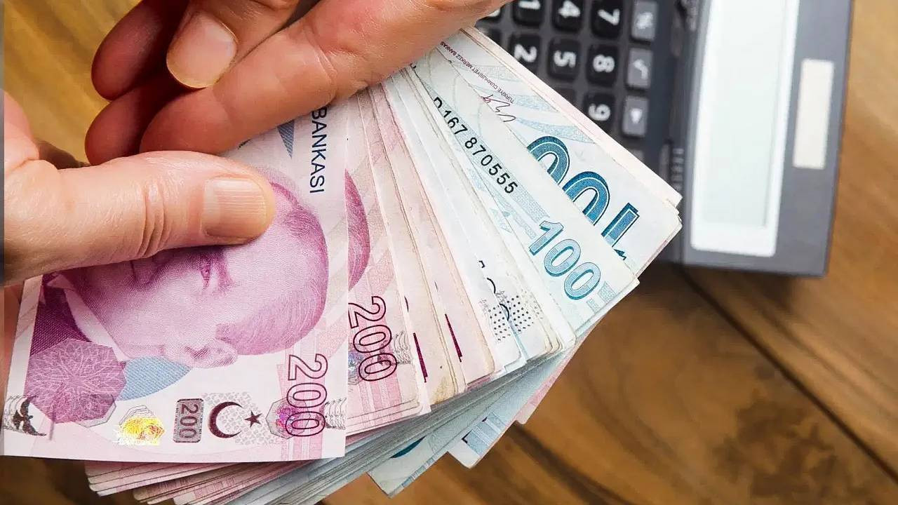 Emekli bayram ikramiyesi için 17 bin TL teklifi! 'Hayırlı olsun' diyerek Meclis'e sundu