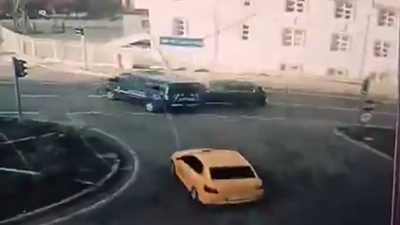 Makam aracı jandarma minibüsüne çarptı