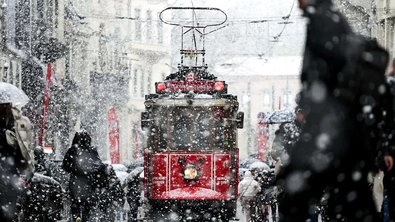 AKOM tarih verdi... İstanbul'a yeniden kar geliyor