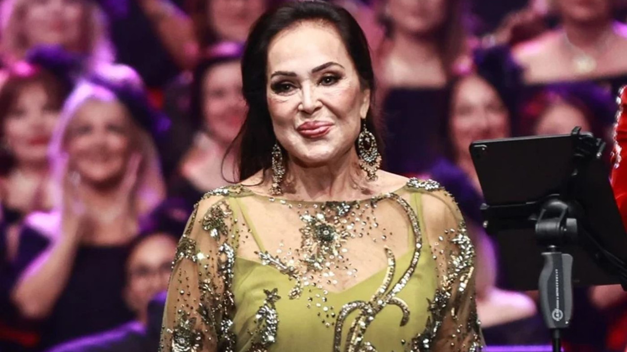 Yeşilçam'ın efsane ismi Türkan Şoray “İyilik Korosu” ile sahneye çıktı!