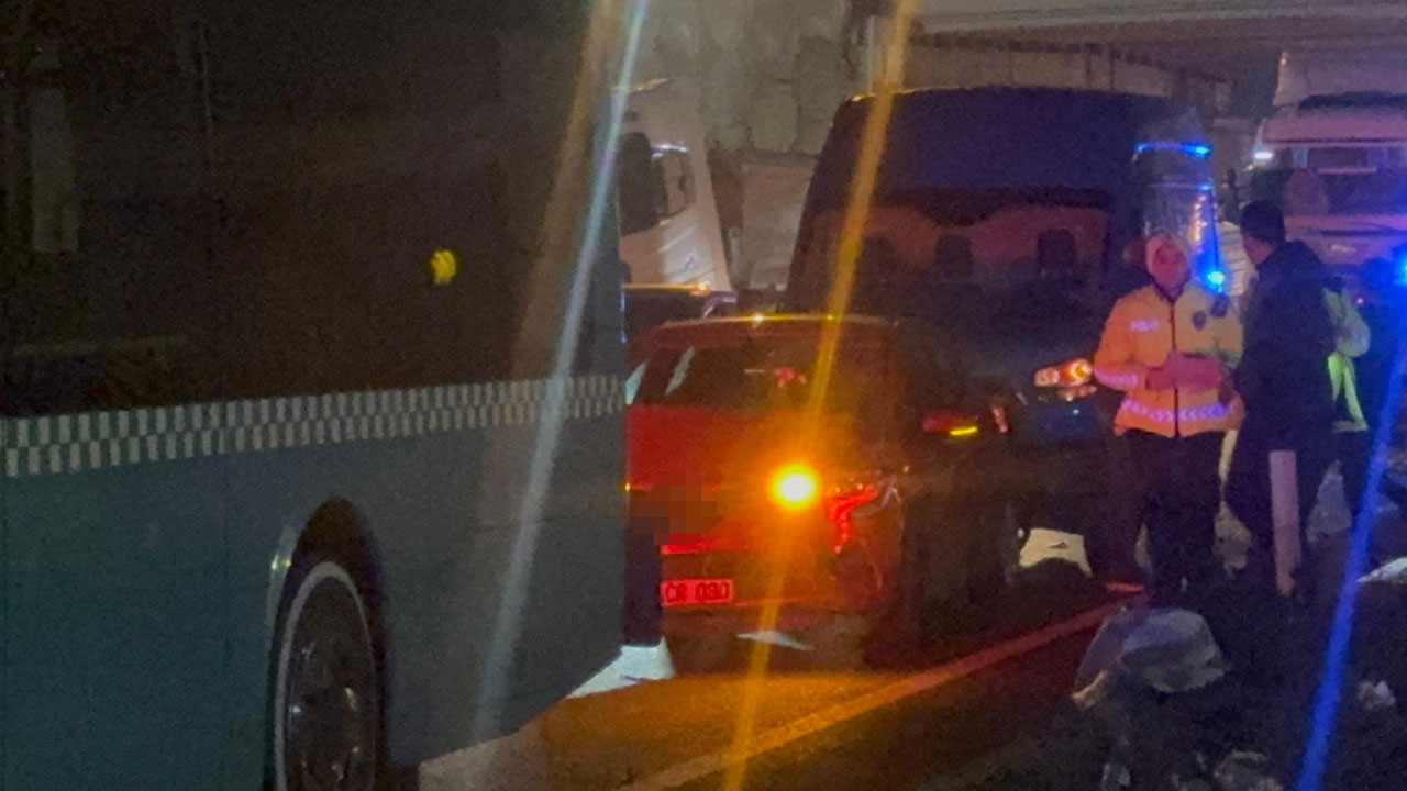 İşçi servisi yayaya çarpıp takla attı: 1 ölü, 4 ya…