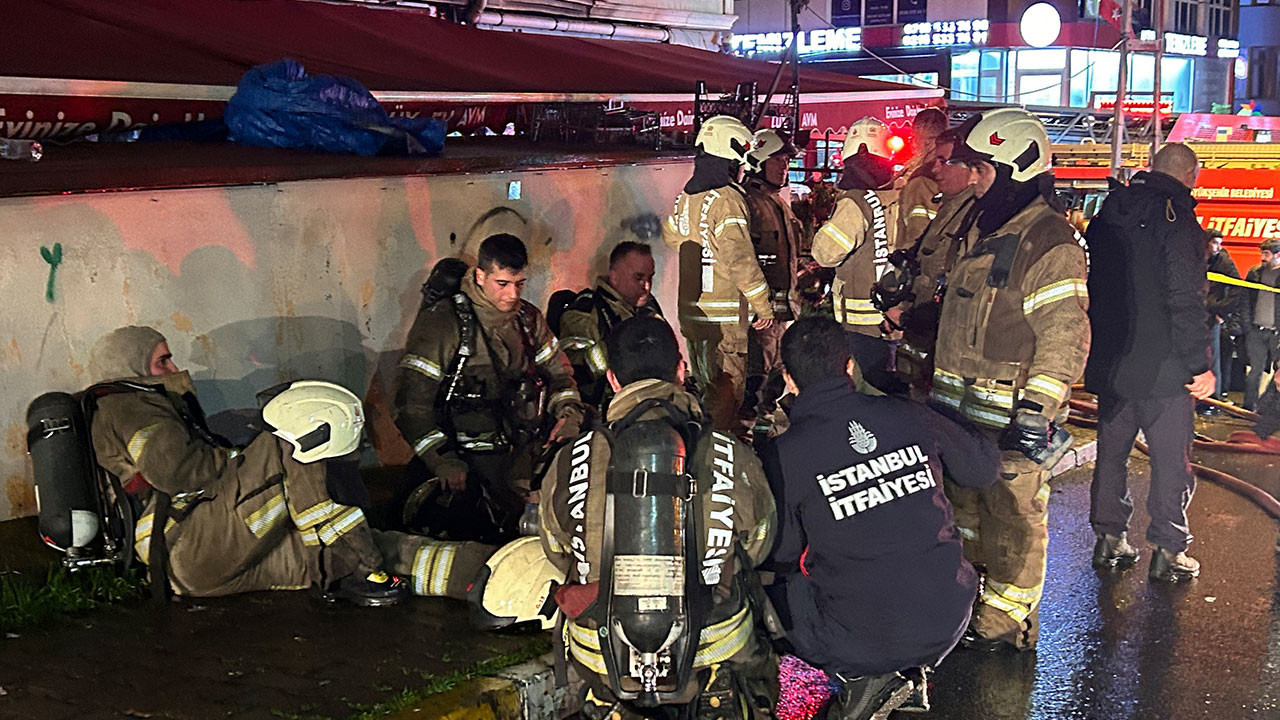 Ümraniye'de dükkan alevlere teslim oldu