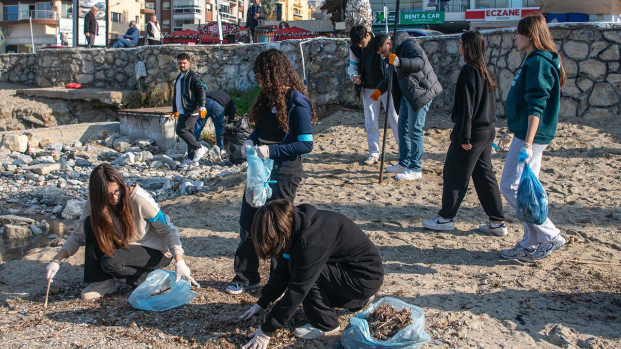 Kuşadası’nda Sökeli öğrencilerden çevreci etkinlik