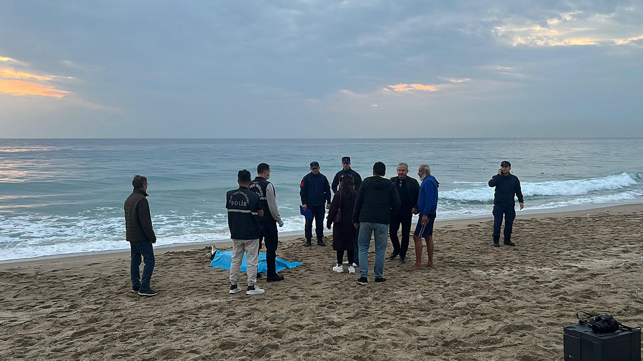 Alanya’da sahilde bir kadın ölü bulundu
