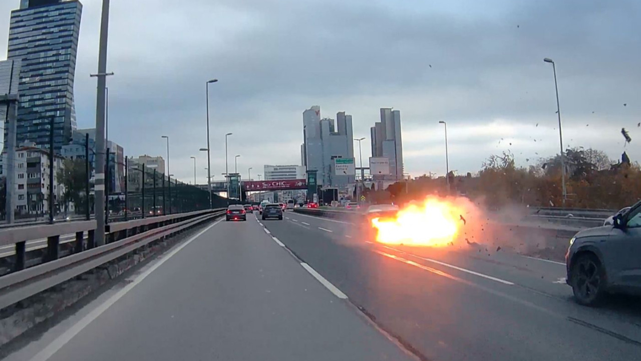 İstanbul Şişli'de korkunç kaza! Makas atan otomobil alev topuna döndü, motoru yola fırladı!