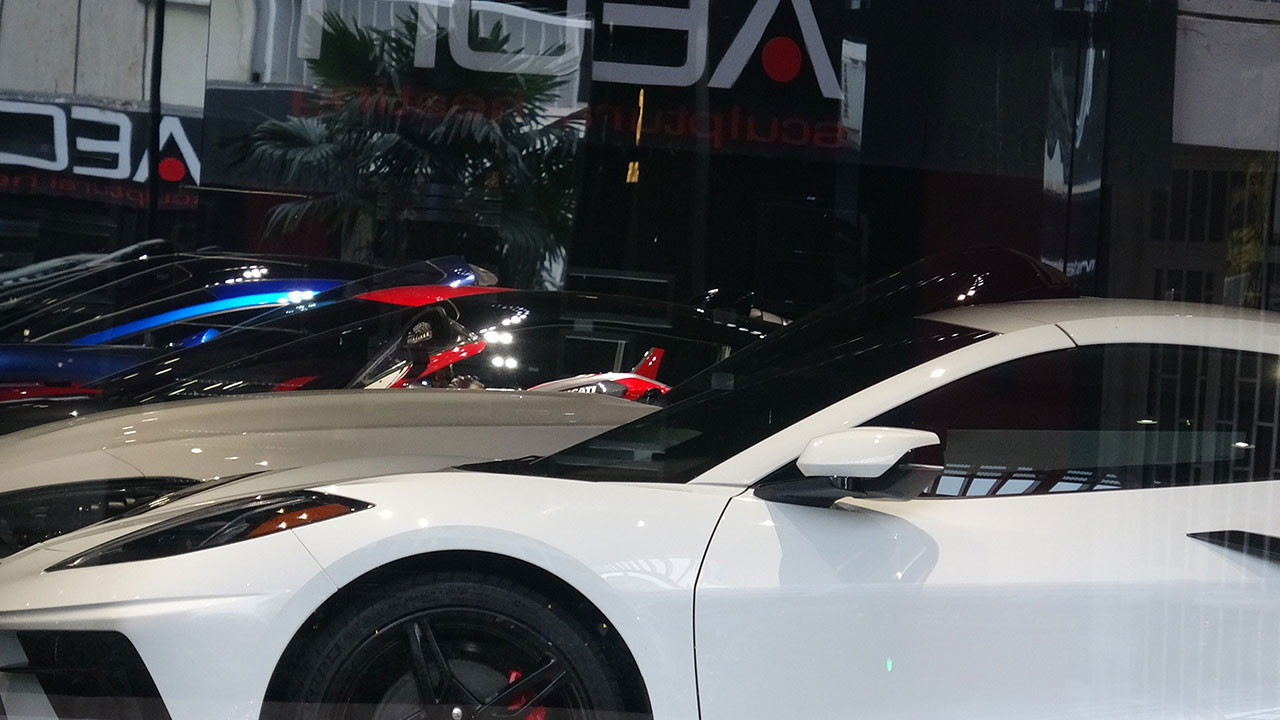 Kadıköy’de lüks oto galerisi boşaltıldı: 11 milyar TL’lik vurgun iddiası