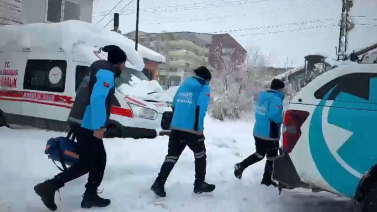 Kardan barikatları UMKE aştı: Yüksekova’da zamana karşı yaşam mücadelesi