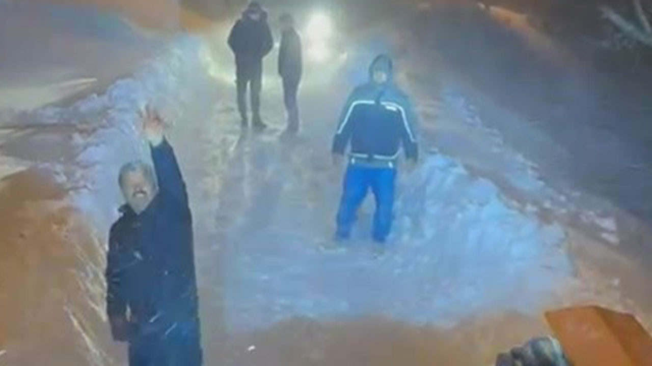 Gercüş'te araçlarıyla yolda mahsur kalan 10 işçi kurtarıldı