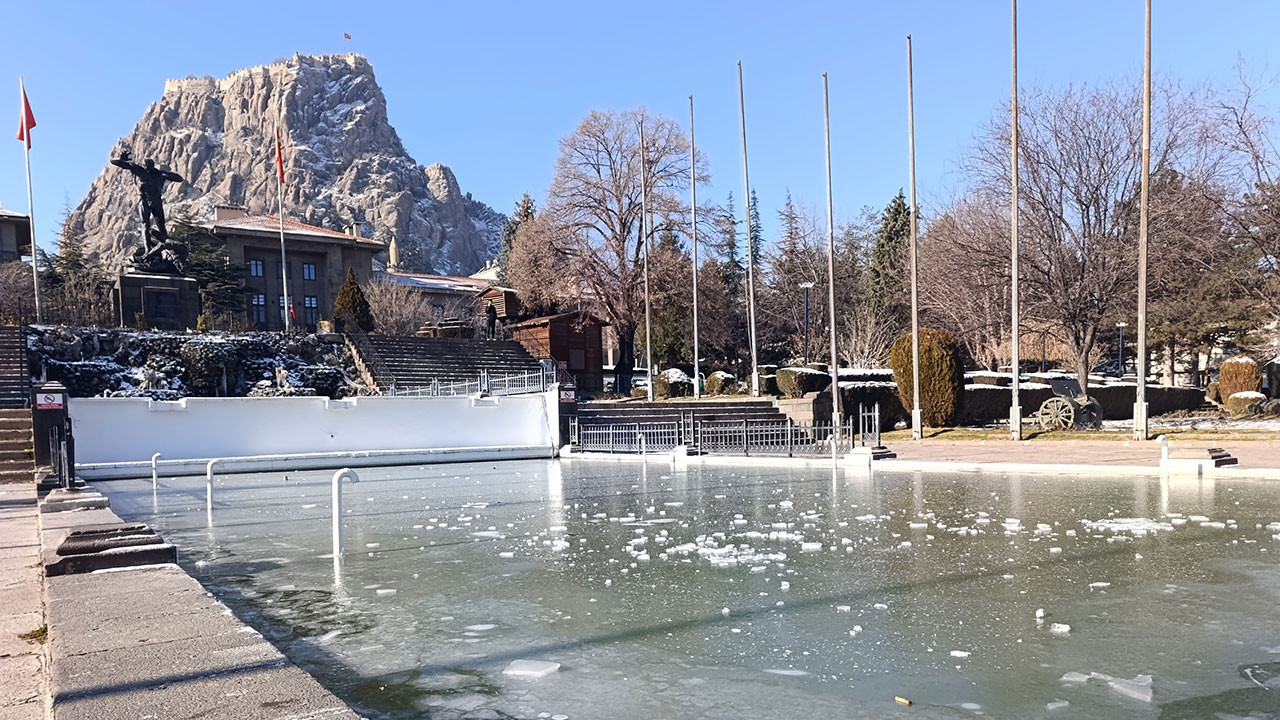 Afyonkarahisar buz kesti