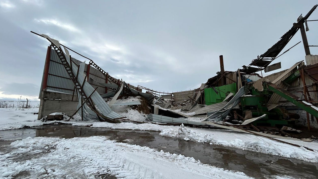 Diyarbakır'da 12 fabrikanın çatısı çöktü