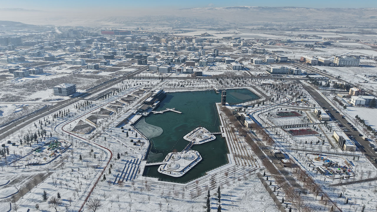 Çorum'da kar kartpostallık görüntüler oluşturdu