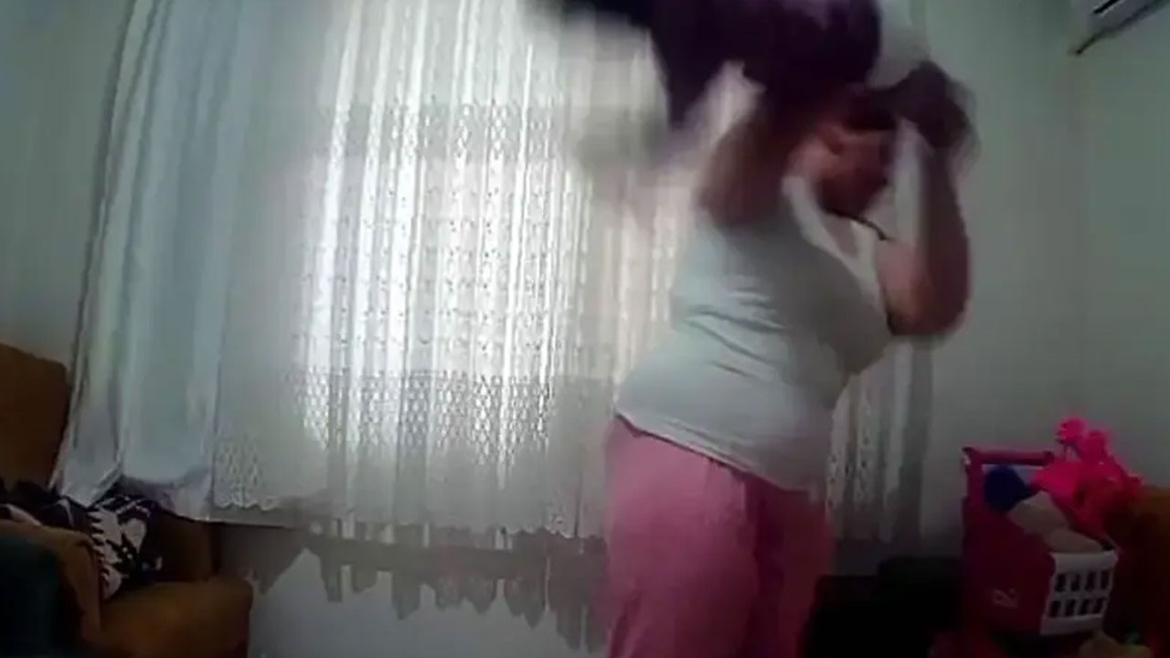 Senin gibi anne olmaz olsun! Bebeğine yaptıkları kan dondurdu