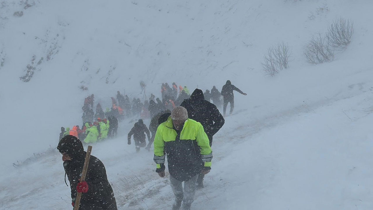 Artvin’de çığ bölgesinde arama çalışmalarına ara verildi