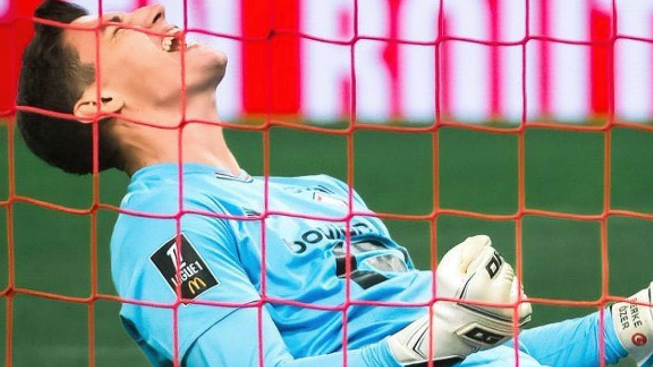 Tüm dünya Berke Özer'i konuşuyor! Lille belki de ilkleri yaşıyor