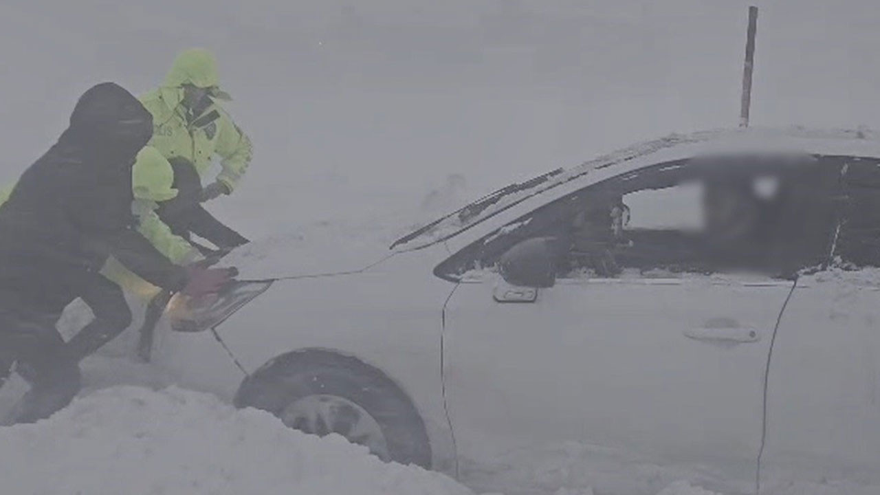 Yoğun kar ve buzlanmaya karşı Bitlis’te kar motorlu önlem