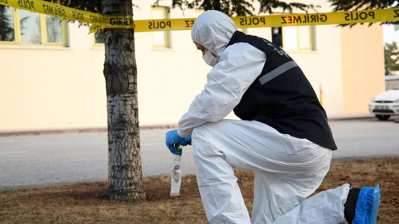 İzmir'de kömürlükte vahşet! Anne katilini kan lekesi yakalattı