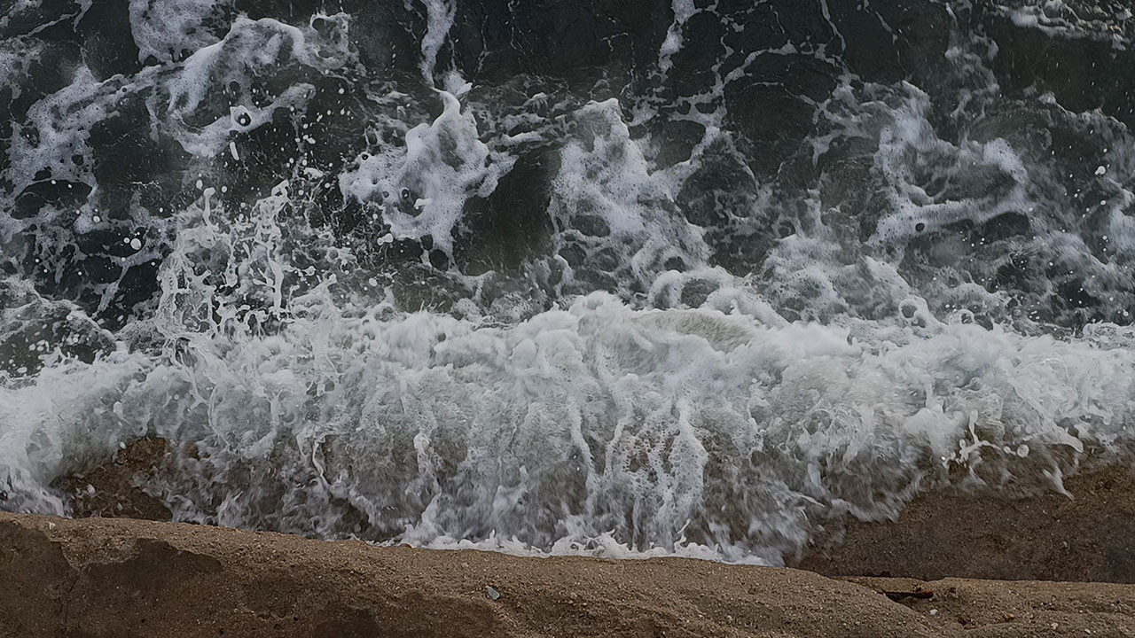 Şiddetli lodos Marmara'yı vurdu: Tekirdağ sahil dalgalarla kaplandı