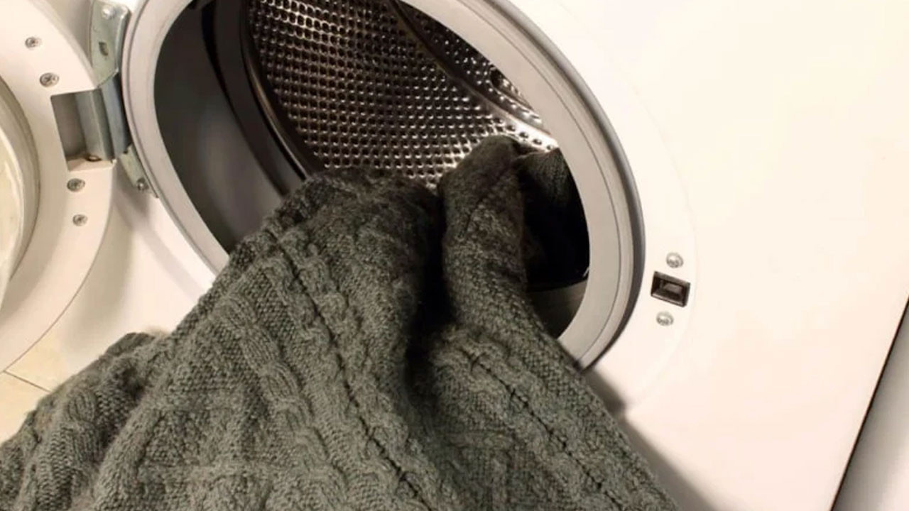 Sakın bu hataya düşmeyin! Yün kazakları makineye atmadan önce okuyun