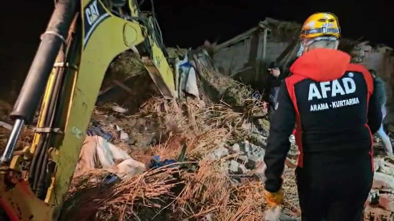 Aksaray’da mandıra çöktü, çok sayıda hayvan telef oldu