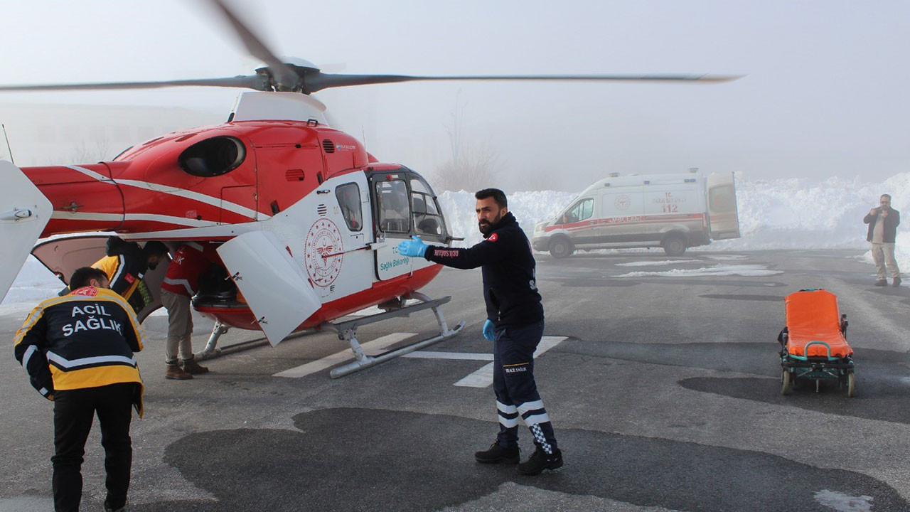 Yaşlı hasta hava ambulansı ile hastaneye yetiştirildi