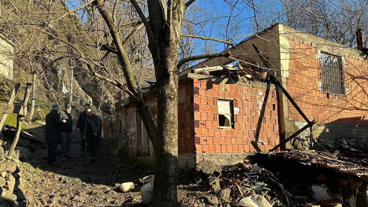 Tokat'ta evde çıkan yangında 50 çuval fındık kül oldu