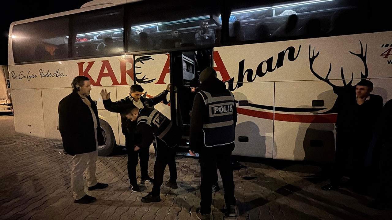 Tokat’ta durdurulan otobüste 5 kaçak göçmen yakalandı