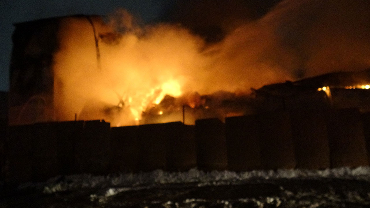 Malatya'da şantiyede korkutan yangın: 2 yaralı