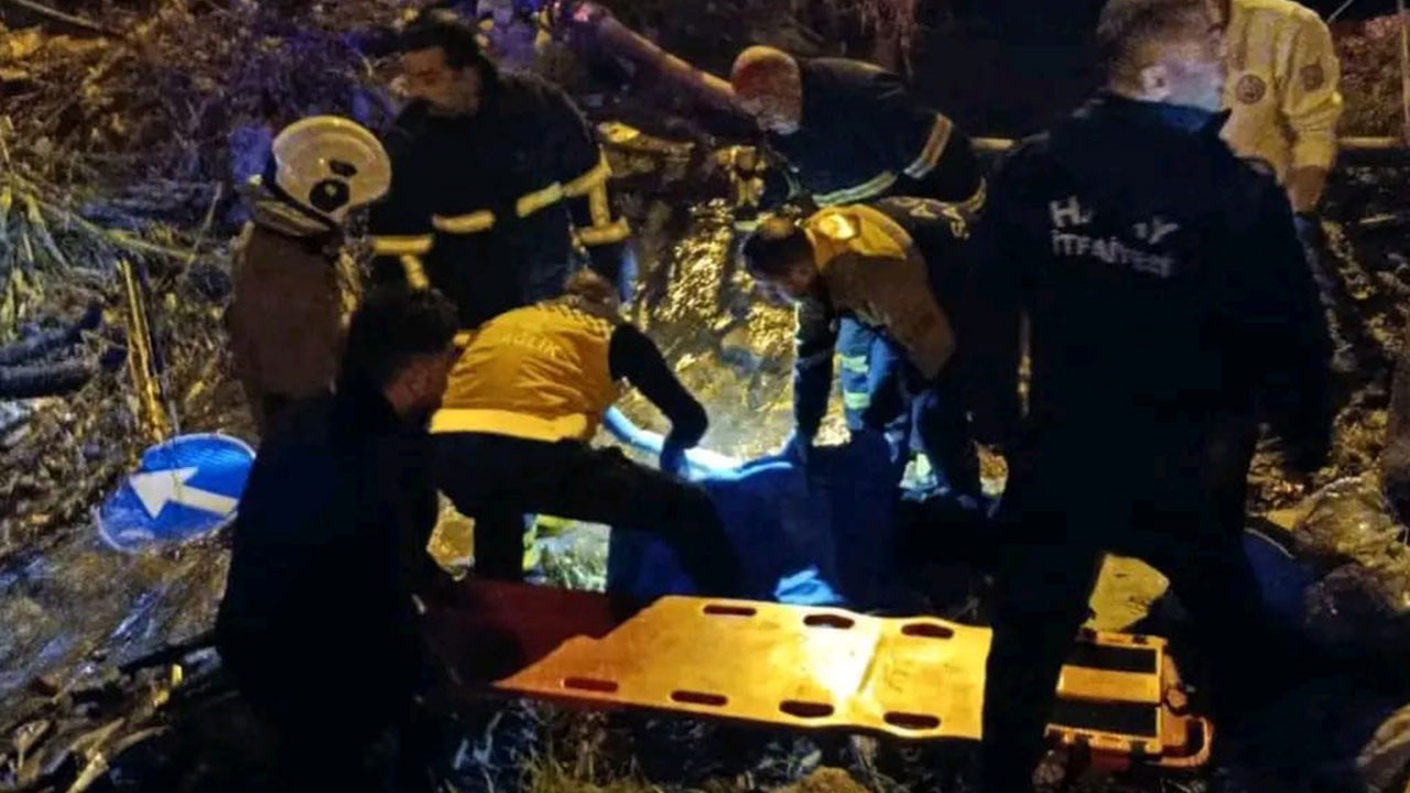 Minibüsle çarpışan motosiklet su kanalına devrildi: 2 kişi yaralandı