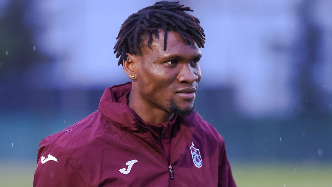 Trabzonspor’un yeni transferi Chibuike Nwaiwu ilk antrenmanına çıktı