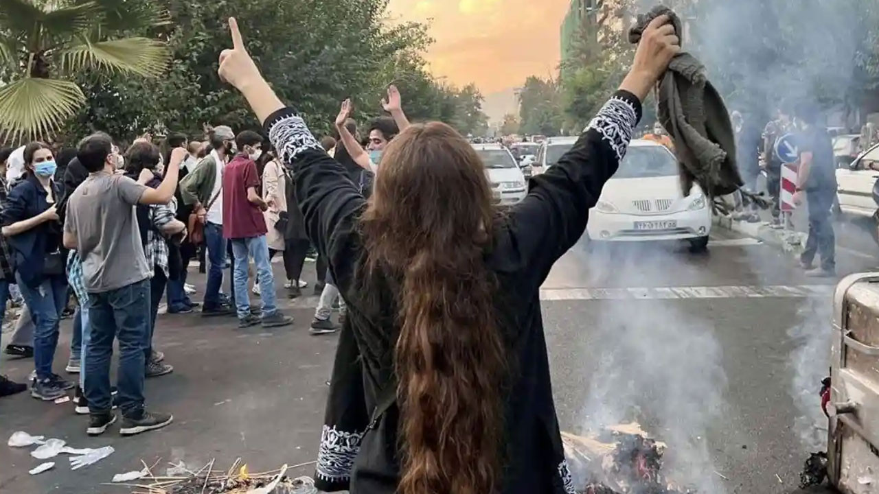 İran'da protestolar 12. gününde! Ülke çapında internet kesintisi yaşanıyor