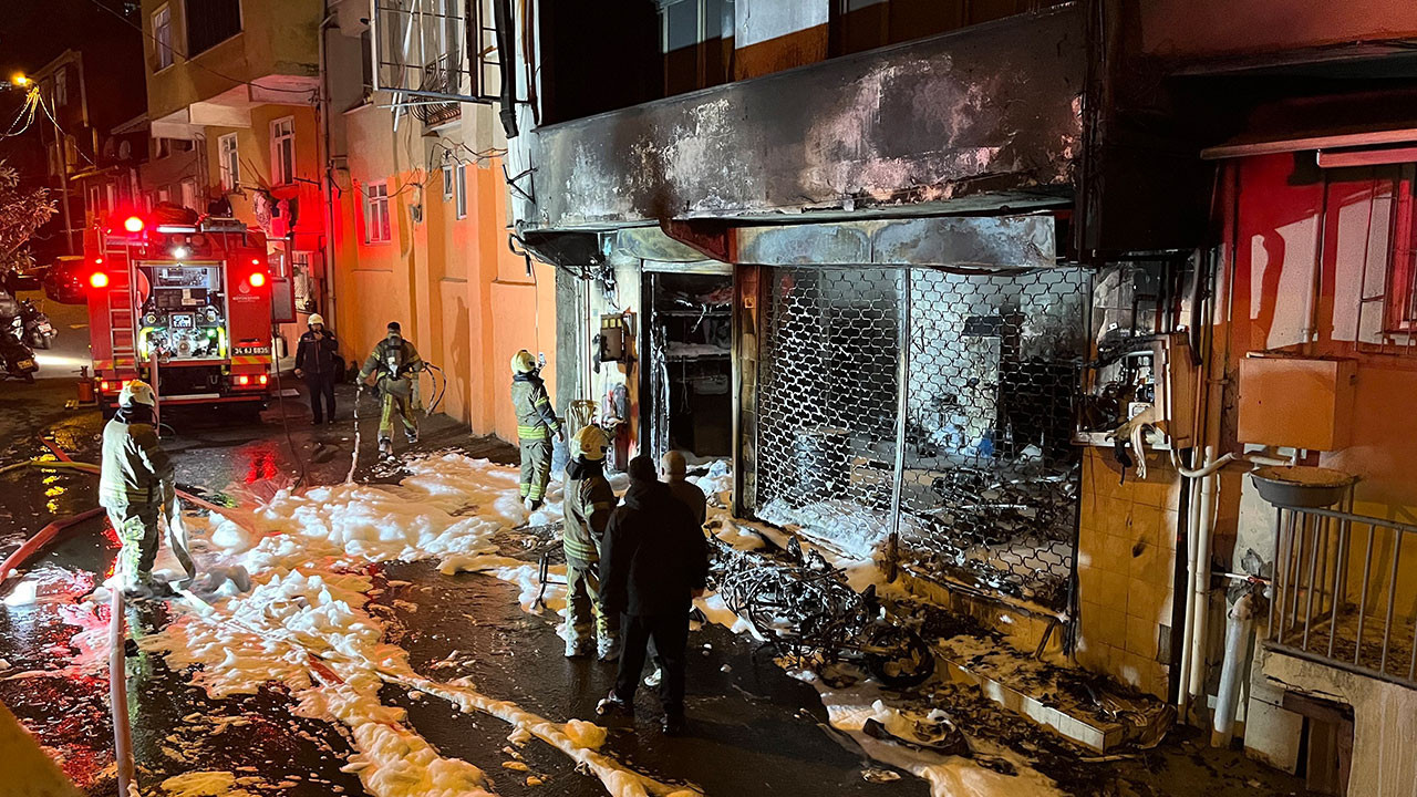 Sarıyer’de motosiklet tamirhanesi alev alev yandı