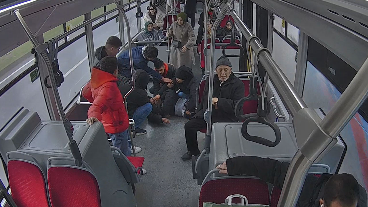 Otobüs şoförü rahatsızlanan yolcuyu hastaneye yetiştirdi