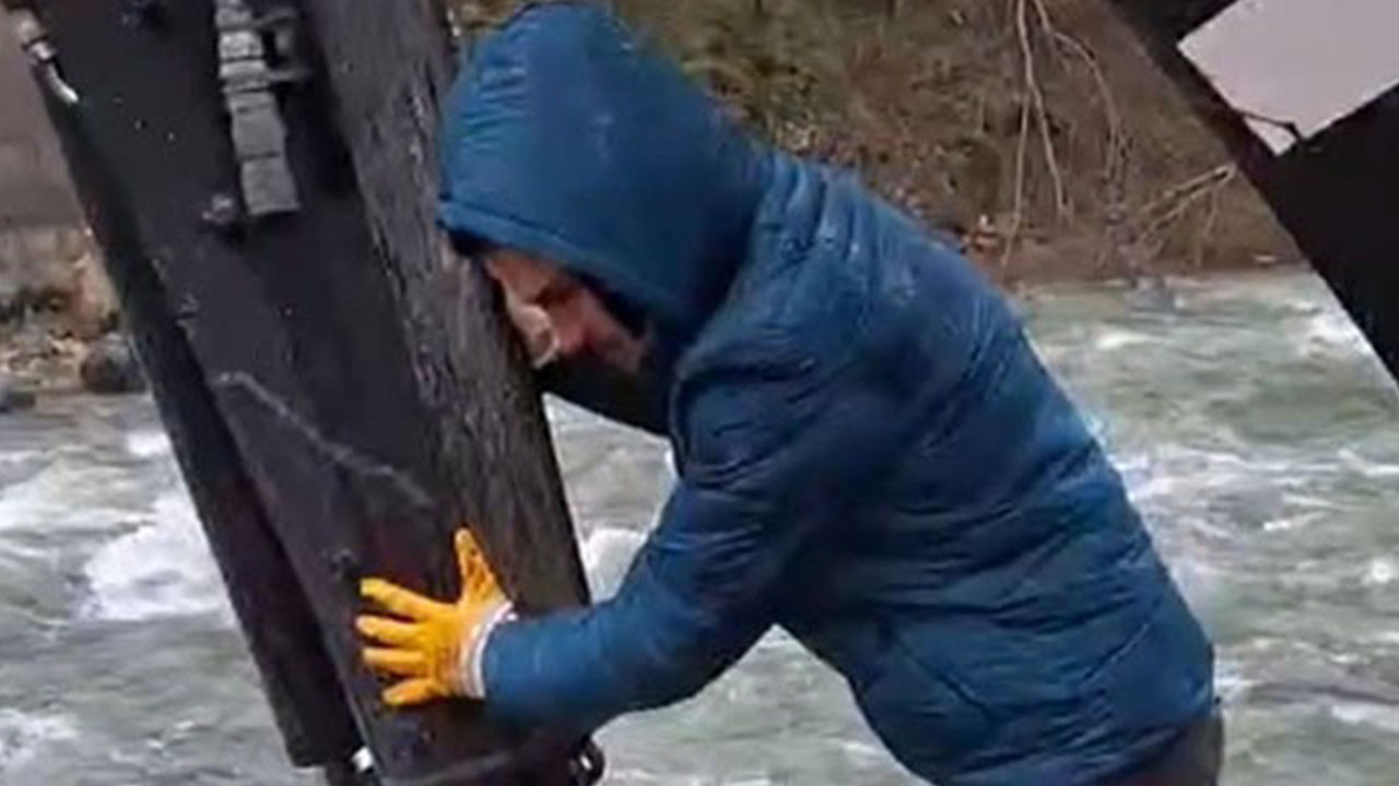 Dereli’de derede mahsur kalan köpek belediye ekiplerince kurtarıldı