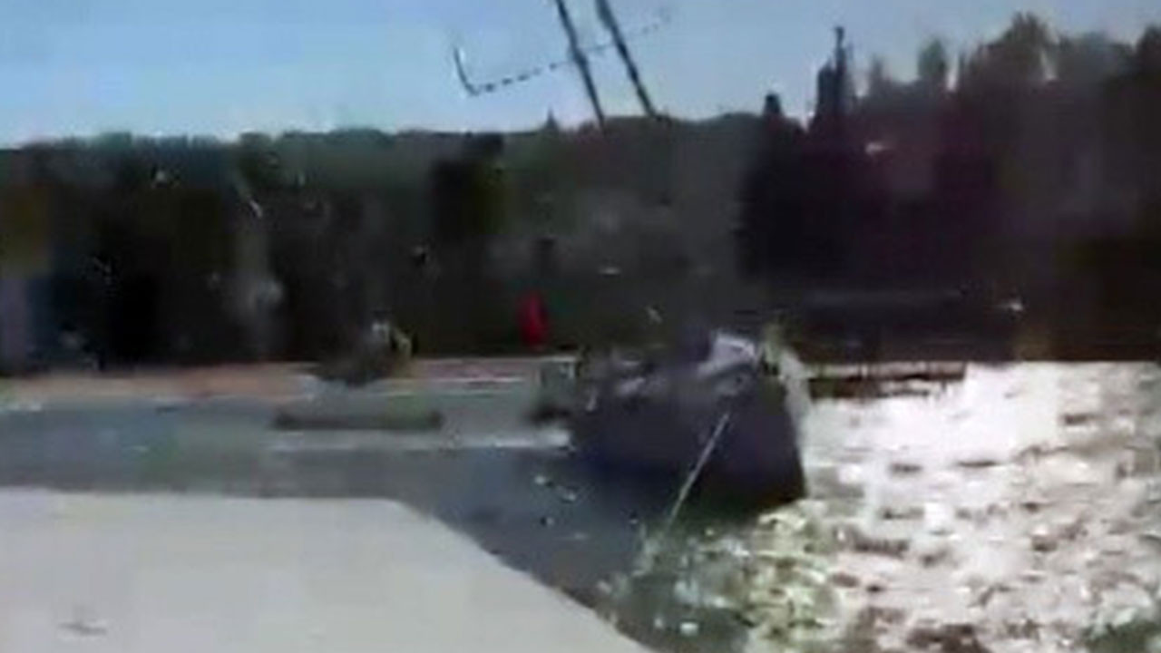 Şiddetli rüzgar yelkenli tekneyi sürükledi