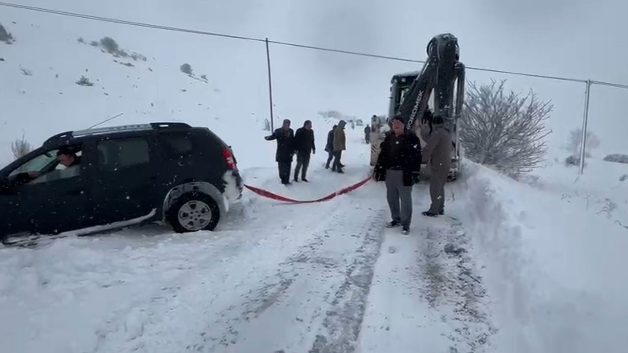 Bayburt’ta karla mücadele çalışmaları aralıksız sürüyor