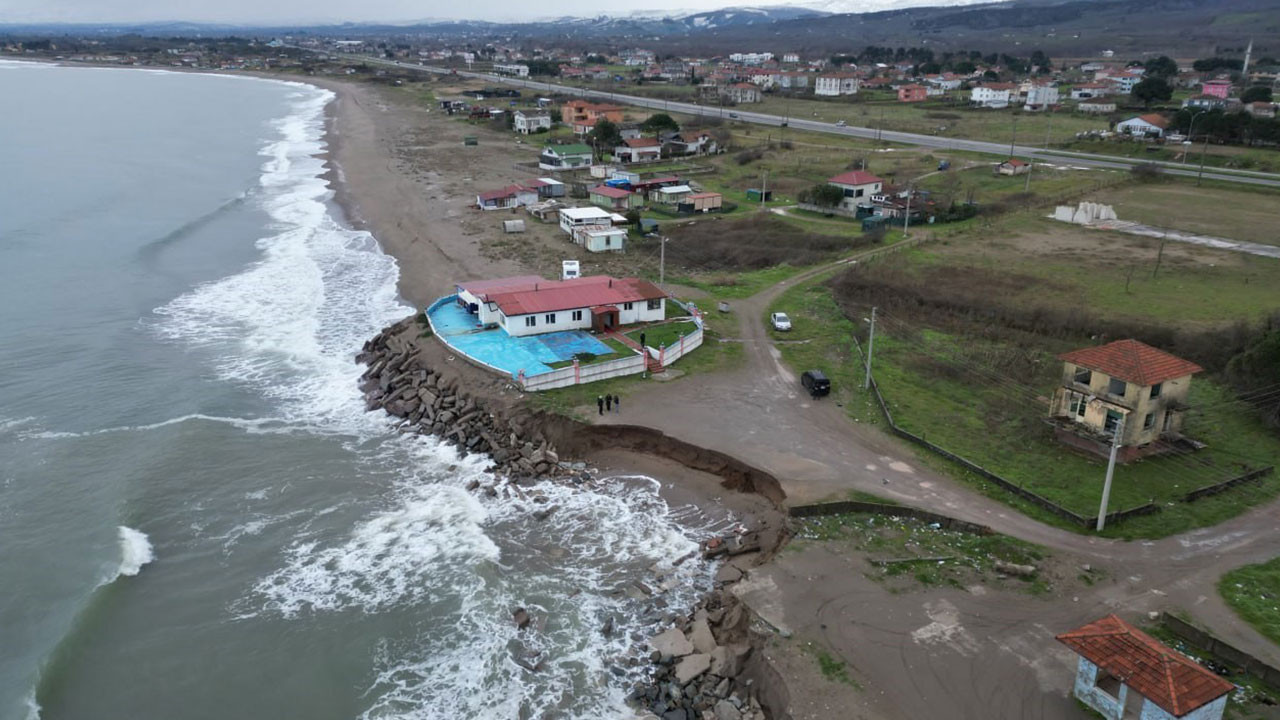 Korkutan kıyı erozyonu: Deniz 50 metre içeri girdi