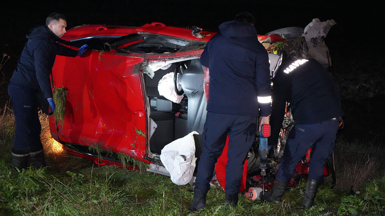 Edirne'de otomobil takla attı: 1’i ağır 2 yaralı