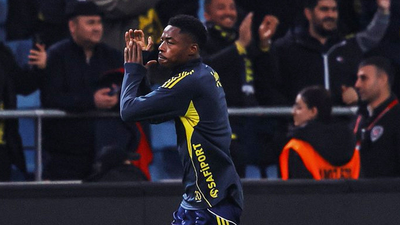 Fenerbahçe'de büyük deprem yaşanıyor! Yeni transfer oyuna devam edemedi