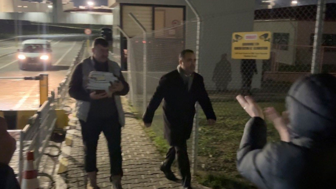 Tahliye edilen Rezan Epözdemir cezaevinden çıktı