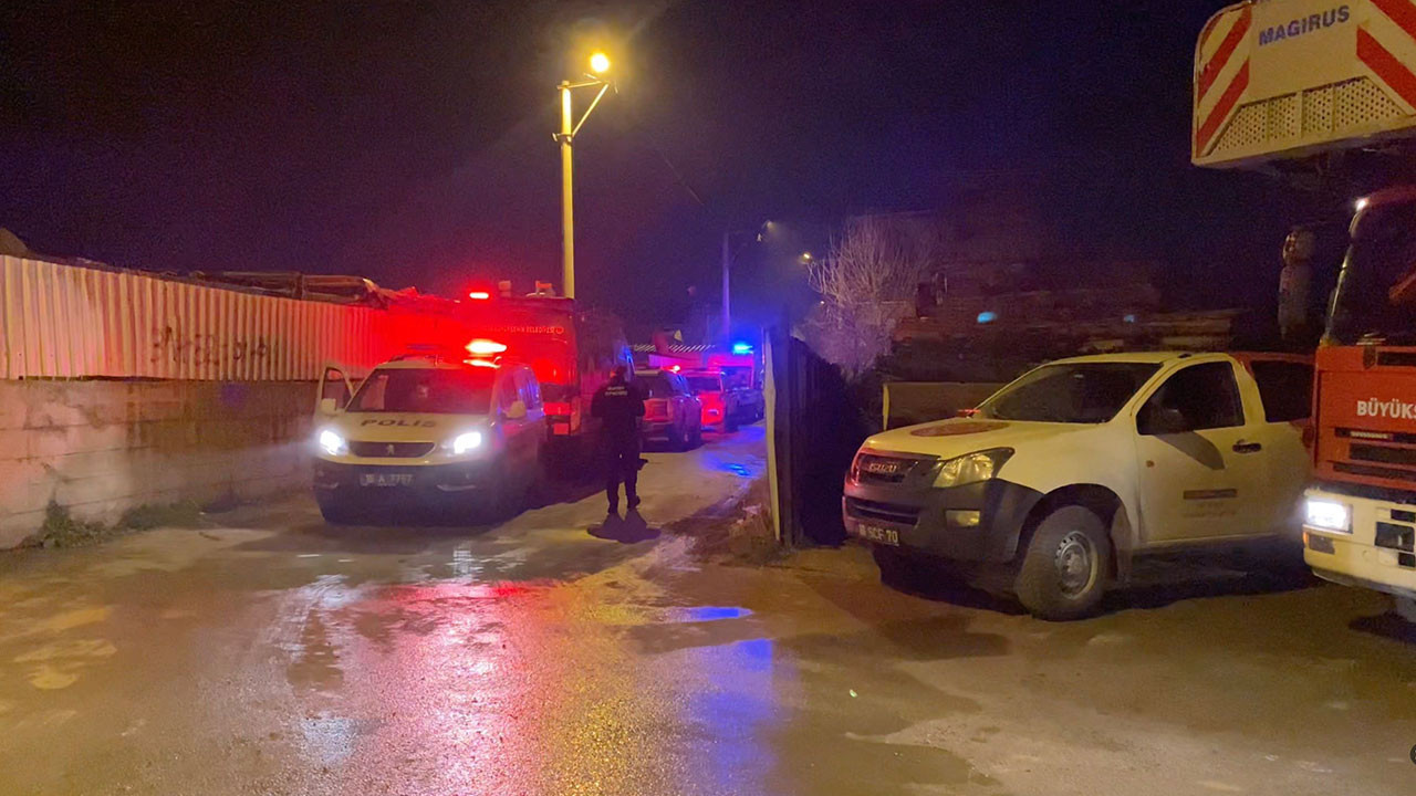 Bursa'da ahşap palet fabrikasındaki yangın kontrol altına alındı