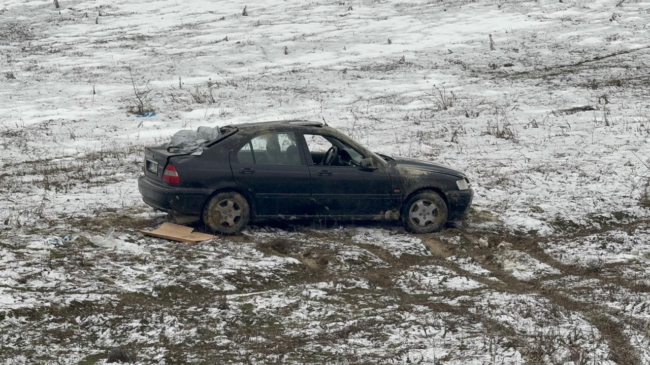 Boş araziye uçan otomobilin sürücüsü yaralandı