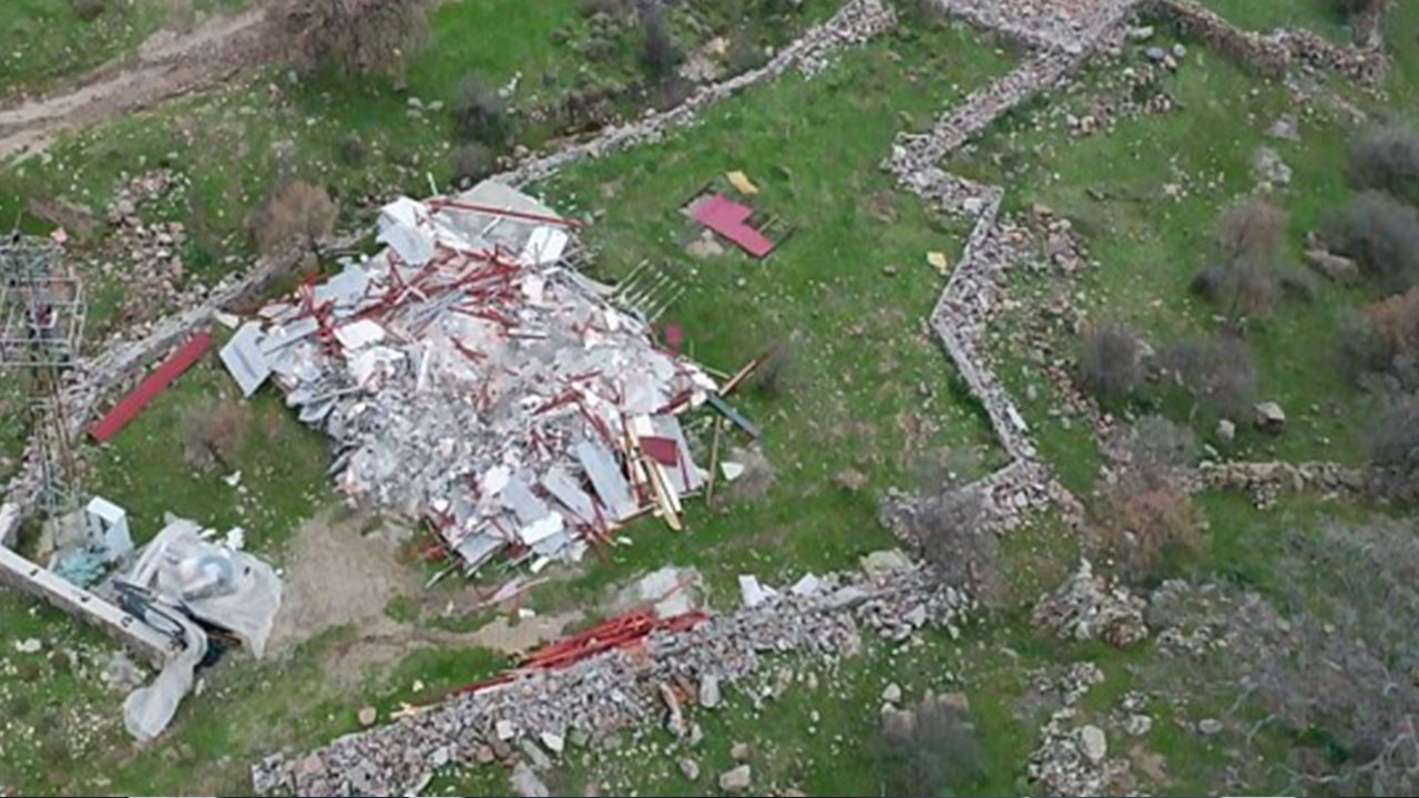 Ayvacık'ta 63 kaçak yapı yıkıldı