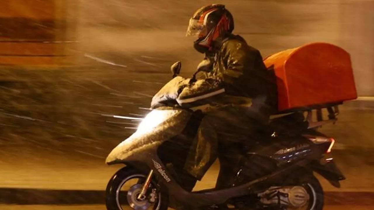 İstanbul'da motokurye ve ağır taşıtların trafiğe çıkışına yasak