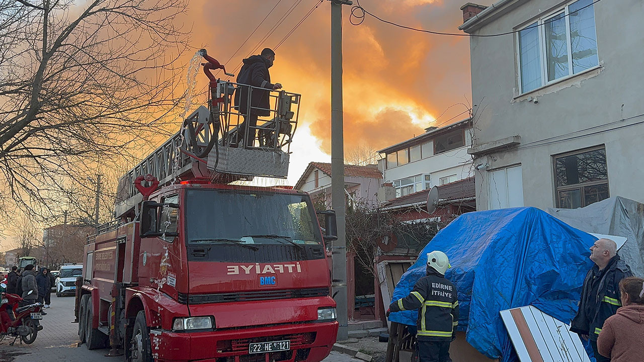 Edirne’de kömürlükler alevlere teslim oldu