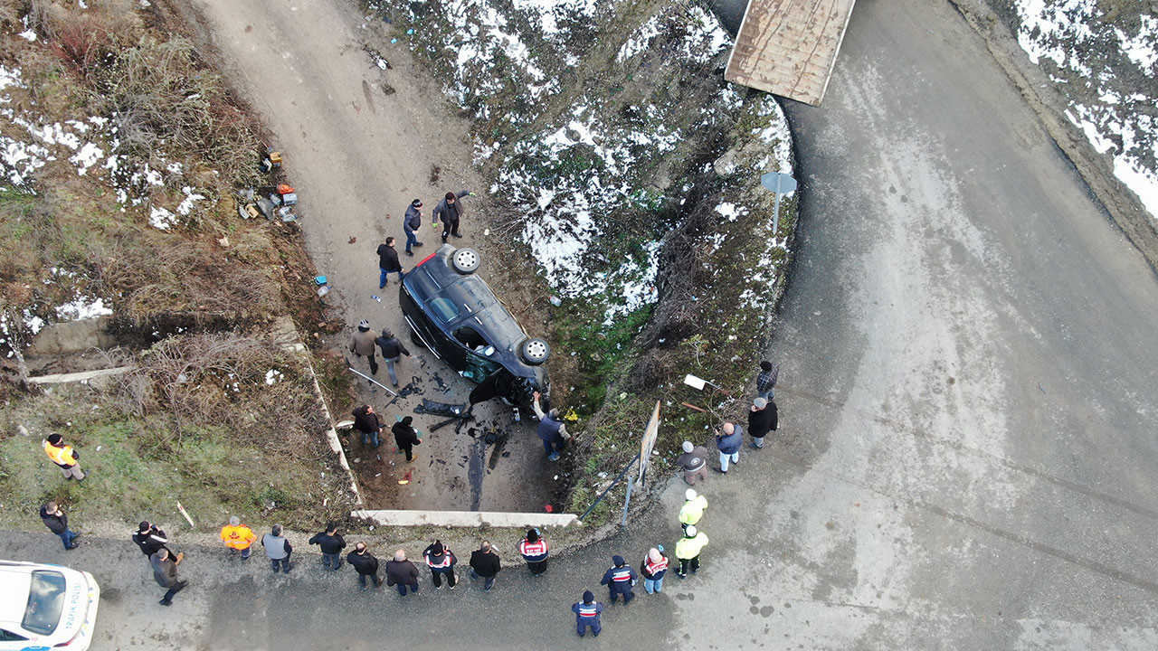 Kastamonu'da hafif ticari araç şarampole uçtu: 1 kişi hayatını kaybetti