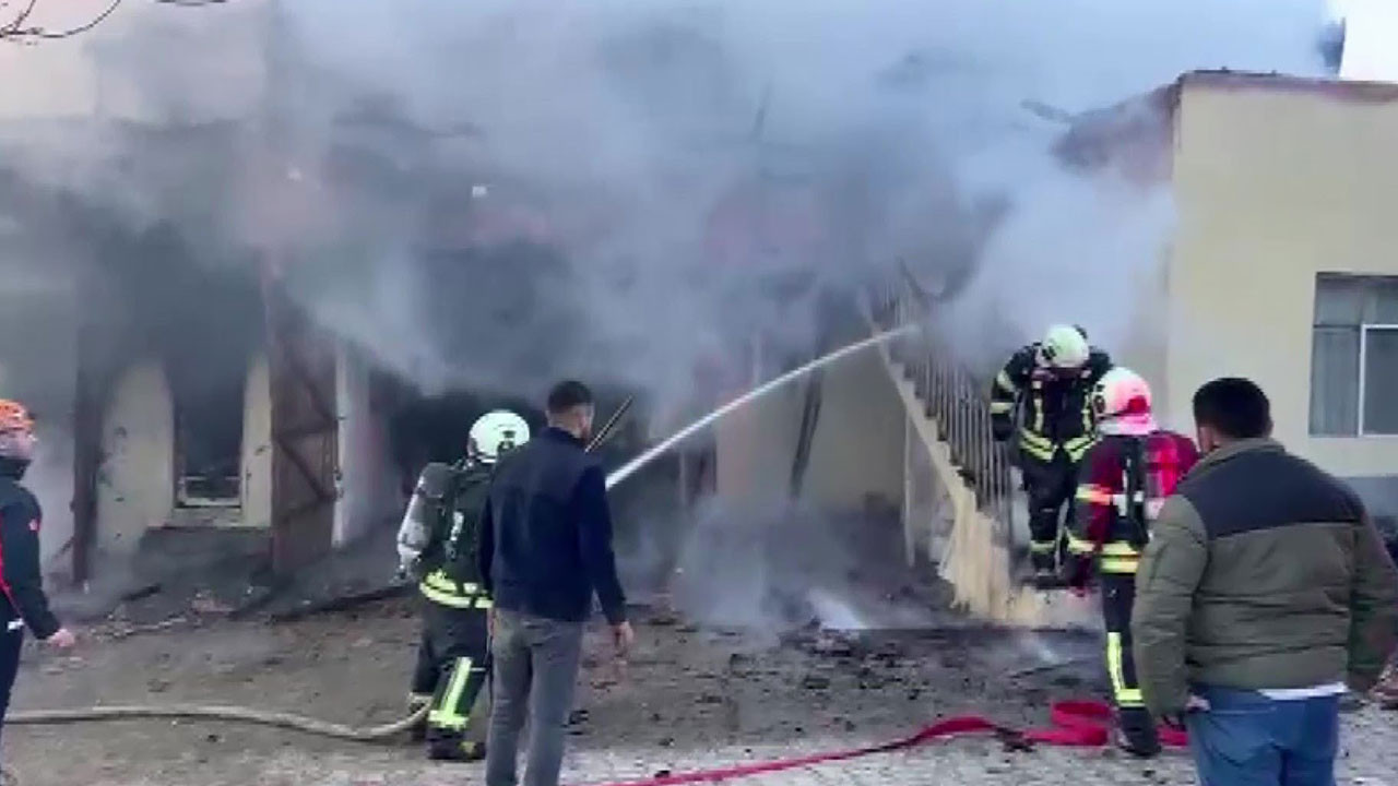 Amasya’da iki katlı ev çıkan yangında kullanılamaz hale geldi