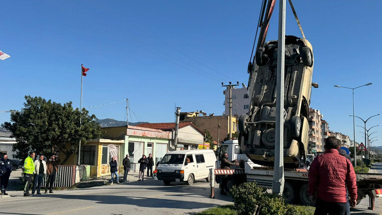 Otomobille çarpışan ticari araç takla attı: Kaza anı kamerada