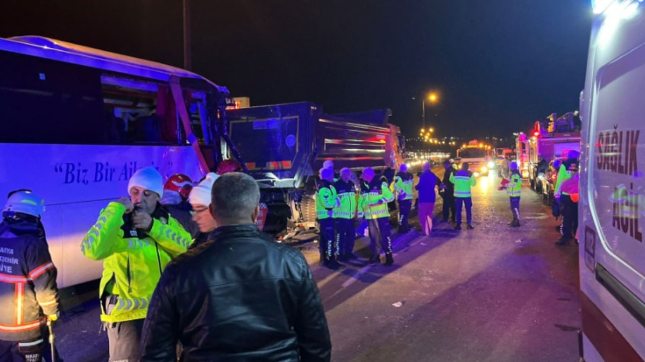 Anadolu Otoyolu’ndaki zincirleme kaza! Ölü ve çok sayıda yaralı var