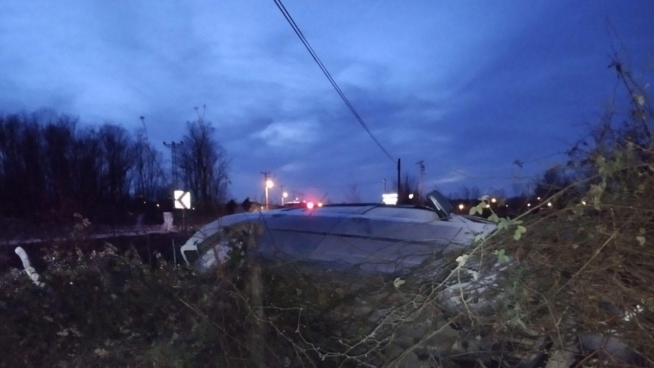 Samsun’da otomobil şarampole yuvarlandı: 3 yaralı