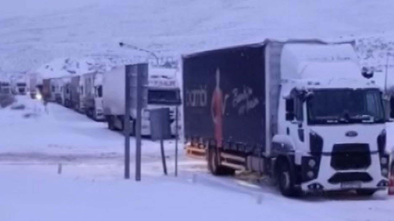 Kar yağışı Sivas’ı esir aldı, birçok karayolu ulaşıma kapatıldı
